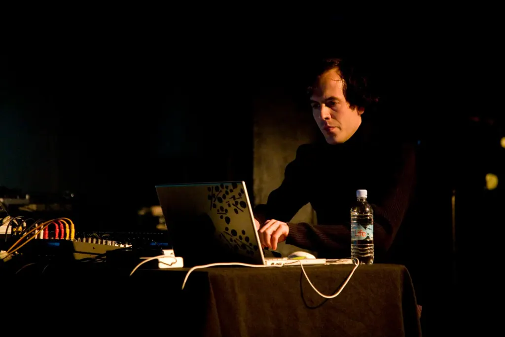 Bloc Weekend 2009 — documentary, event and music photograph in Minehead, Somerset, UK, frame 39 of 114.